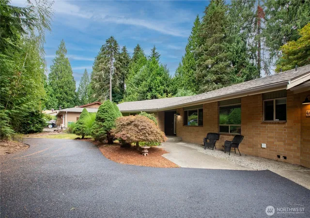 Photo 2 of Sale Pending at 4642 Claridge Dr Se, Olympia, WA 98501 | MLS# NWM2537978 | Listing updated on 2026-09-11