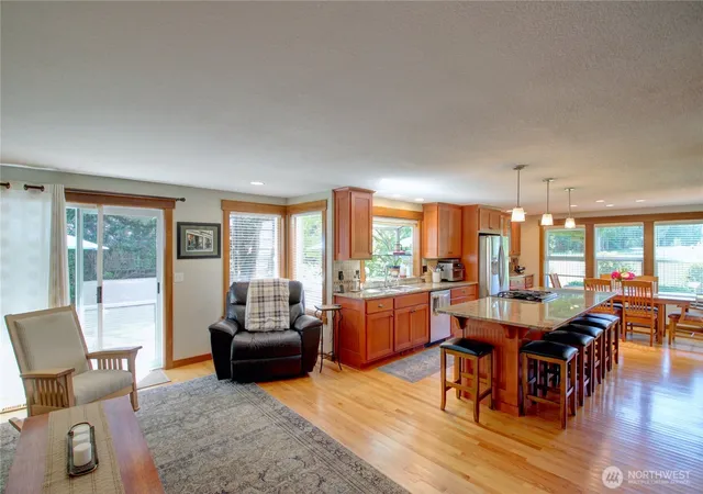 Photo 2 of Sale Pending at 12270 Maple Crst Dr, Burlington, WA 98233 | MLS# NWM2538045 | Listing updated on 2026-09-30