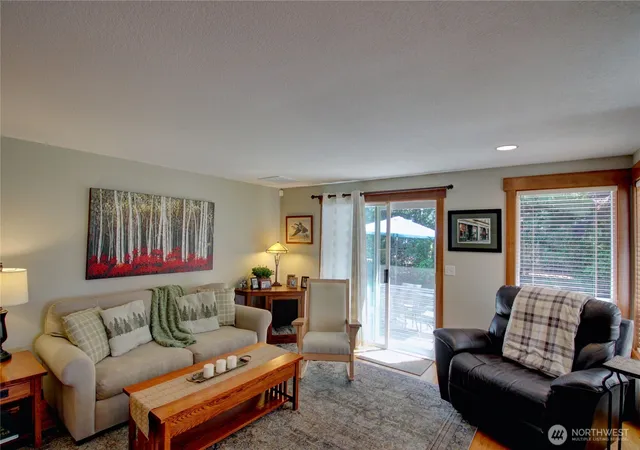 Photo 4 of Sale Pending at 12270 Maple Crst Dr, Burlington, WA 98233 | MLS# NWM2538045 | Listing updated on 2026-09-30