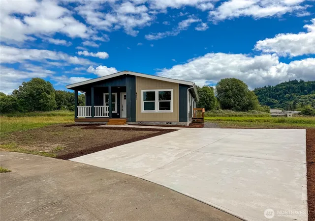Photo 1 of Sale Pending at 4561 Windemere St, Longview, WA 98632 | MLS# NWM2538133 | Listing updated on 2026-09-28