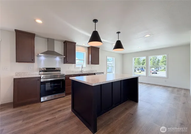 Photo 4 of Sale Pending at 4561 Windemere St, Longview, WA 98632 | MLS# NWM2538133 | Listing updated on 2026-09-28