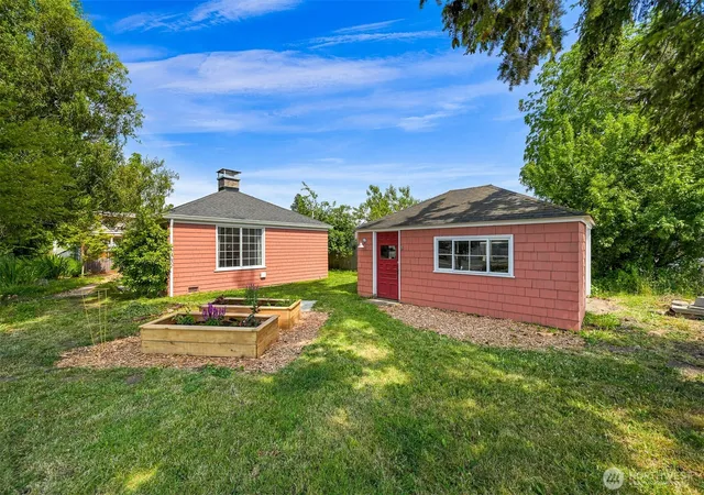 Photo 3 of Single family home for sale at 2500 I St, Bellingham, WA 98225 | MLS# NWM2538268 | Listing updated on 2026-09-22
