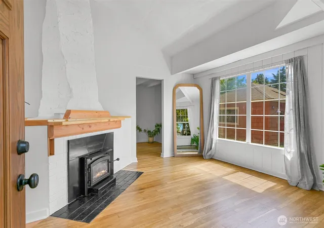 Photo 4 of Single family home for sale at 2500 I St, Bellingham, WA 98225 | MLS# NWM2538268 | Listing updated on 2026-09-22