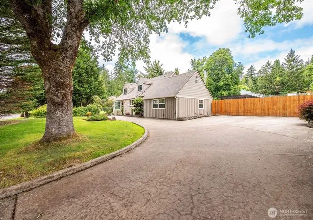 Photo 2 of Contingent at 3136 Pacific Way, Longview, WA 98632 | MLS# NWM2538365 | Listing updated on 2026-09-22