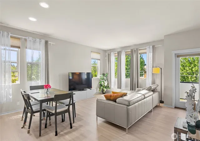 Photo 4 of Townhouse for sale at 314 Bremerton Ave NE, Renton, WA 98059 | MLS# NWM2538534 | Listing updated on 2026-09-29