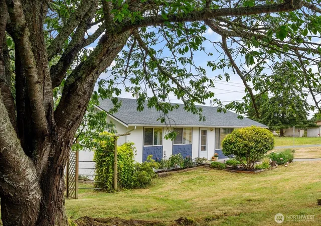 Photo 2 of Single family home for sale at 975 Ferry Ave, Coupeville, WA 98239 | MLS# NWM2538539 | Listing updated on 2026-09-27