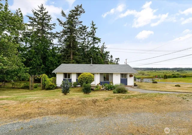 Photo 3 of Single family home for sale at 975 Ferry Ave, Coupeville, WA 98239 | MLS# NWM2538539 | Listing updated on 2026-09-27