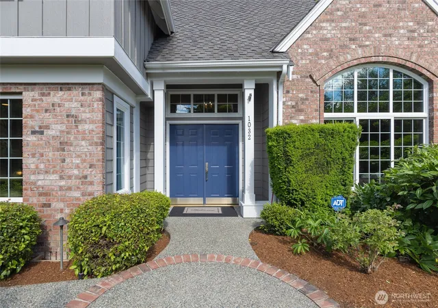 Photo 2 of Single family home for sale at 1032 84th Avenue Ne, Medina, WA 98039 | MLS# NWM2538581 | Listing updated on 2026-09-22
