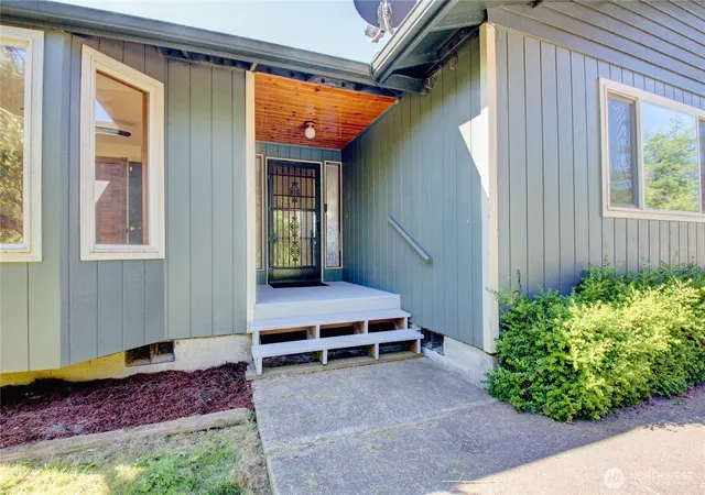 Photo 3 of Sale Pending at 3046 Old Hwy 99 N Rd, Burlington, WA 98233 | MLS# NWM2538845 | Listing updated on 2026-09-25