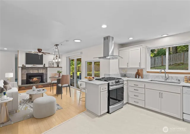Photo 3 of Single family home for sale at 6712 53rd Street W, University Place, WA 98467 | MLS# NWM2539313 | Listing updated on 2026-09-25