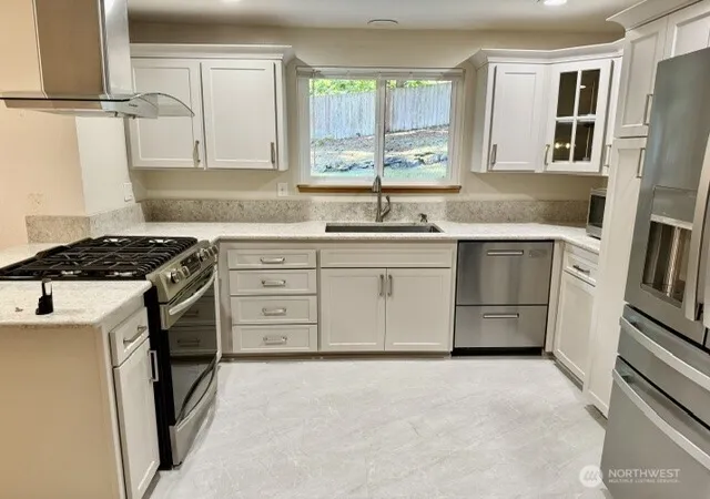 Photo 3 of Single family home for sale at 6712 53rd Street W, University Place, WA 98467 | MLS# NWM2539313 | Listing updated on 2026-09-25