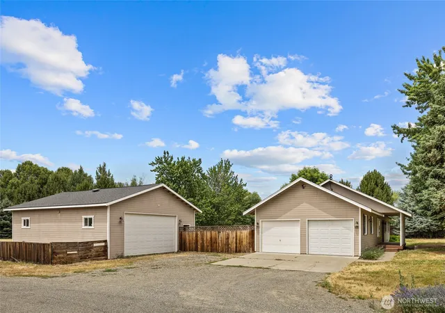 Photo 2 of Single family home for sale at 611 E Kyllo Rd, Ellensburg, WA 98926 | MLS# NWM2539336 | Listing updated on 2026-09-29