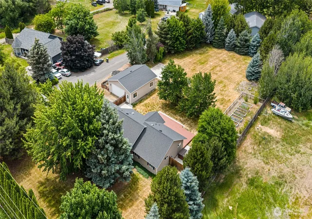 Photo 3 of Single family home for sale at 611 E Kyllo Rd, Ellensburg, WA 98926 | MLS# NWM2539336 | Listing updated on 2026-09-29