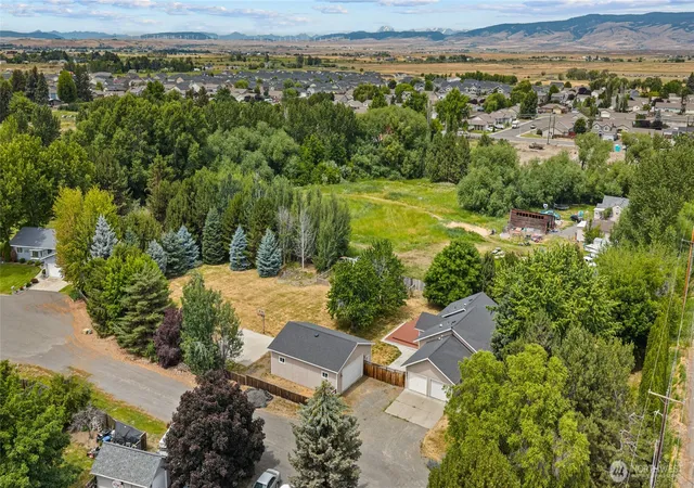 Photo 3 of Single family home for sale at 611 E Kyllo Rd, Ellensburg, WA 98926 | MLS# NWM2539336 | Listing updated on 2026-09-29