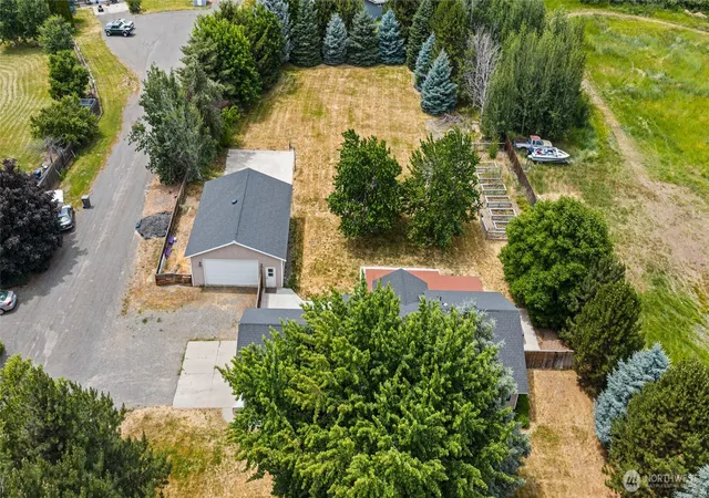Photo 4 of Single family home for sale at 611 E Kyllo Rd, Ellensburg, WA 98926 | MLS# NWM2539336 | Listing updated on 2026-09-29