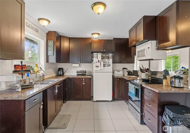 Photo 3 of Sale Pending at 1904 N River Rd, Cosmopolis, WA 98537 | MLS# NWM2539413 | Listing updated on 2026-09-25