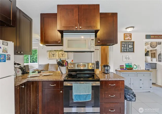 Photo 4 of Sale Pending at 1904 N River Rd, Cosmopolis, WA 98537 | MLS# NWM2539413 | Listing updated on 2026-09-25