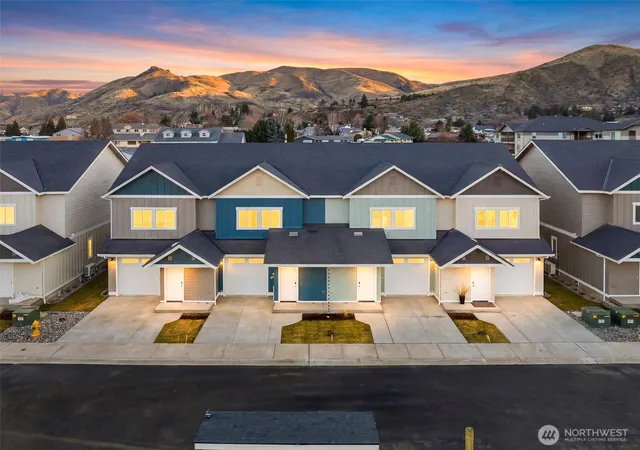 Photo 1 of Townhouse for sale at 1075 Red Apple Rd #E18, Wenatchee, WA 98801 | MLS# NWM2539466 | Listing updated on 2026-09-22