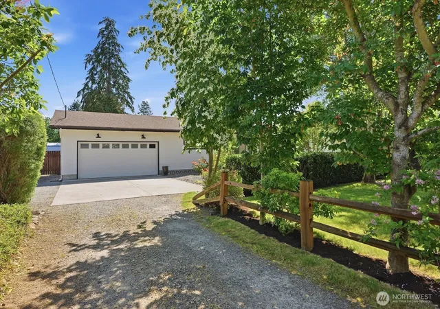 Photo 3 of Sale Pending at 4232 332nd Avenue Se, Fall City, WA 98024 | MLS# NWM2539491 | Listing updated on 2026-09-25