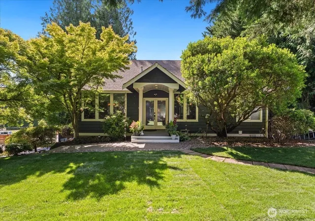 Photo 3 of Single family home for sale at 3324 Deer Is Dr E, Lake Tapps, WA 98391 | MLS# NWM2539620 | Listing updated on 2026-10-01