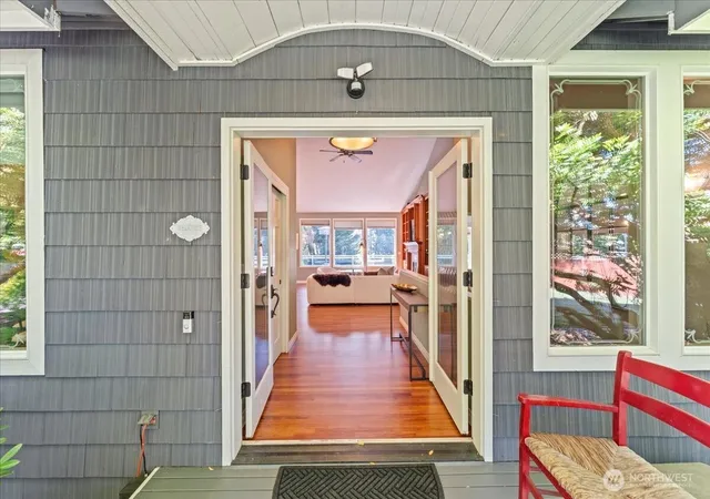 Photo 3 of Single family home for sale at 3324 Deer Is Dr E, Lake Tapps, WA 98391 | MLS# NWM2539620 | Listing updated on 2026-10-01