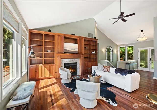 Photo 4 of Single family home for sale at 3324 Deer Is Dr E, Lake Tapps, WA 98391 | MLS# NWM2539620 | Listing updated on 2026-10-01