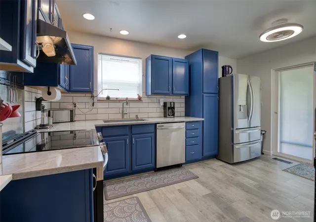 Photo 3 of Single family home for sale at 1205 S Evans, Aberdeen, WA 98520 | MLS# NWM2540044 | Listing updated on 2026-09-22
