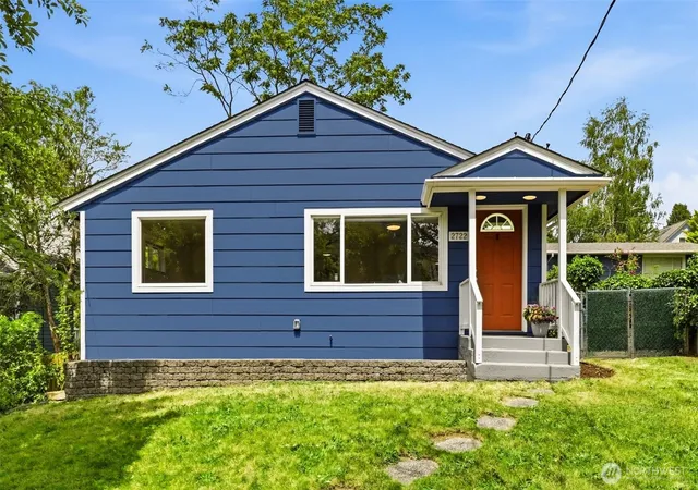 Photo 3 of Single family home for sale at 2722 Ne Blakeley St, Seattle, WA 98105 | MLS# NWM2540113 | Listing updated on 2026-09-24