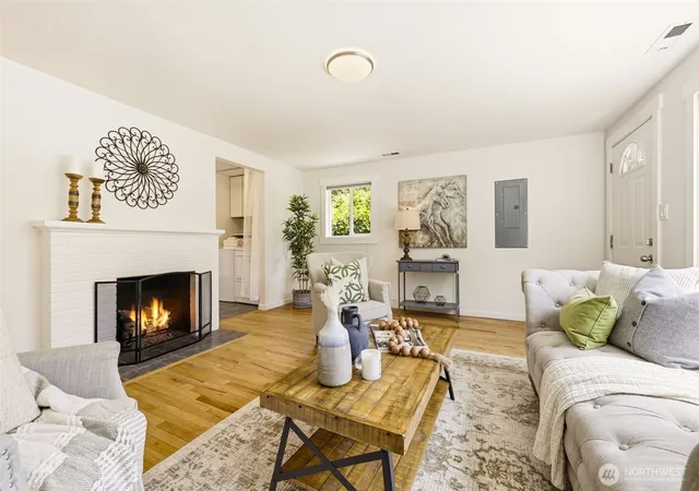 Photo 1 of Single family home for sale at 2722 Ne Blakeley St, Seattle, WA 98105 | MLS# NWM2540113 | Listing updated on 2026-09-24