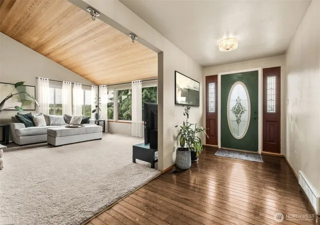 Photo 3 of Sale Pending at 21030 7th Avenue S, Des Moines, WA 98198 | MLS# NWM2540137 | Listing updated on 2026-09-30