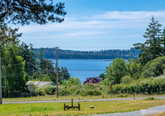 Photo 3 of Single family home for sale at 1731 Stephen St, Oak Harbor, WA 98277 | MLS# NWM2540300 | Listing updated on 2026-09-22