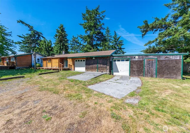 Photo 4 of Single family home for sale at 1731 Stephen St, Oak Harbor, WA 98277 | MLS# NWM2540300 | Listing updated on 2026-09-22