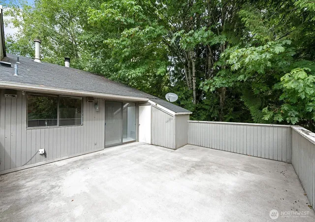 Photo 3 of Sale Pending at 11201 3rd Avenue Se #3H, Everett, WA 98208 | MLS# NWM2540376 | Listing updated on 2026-09-25