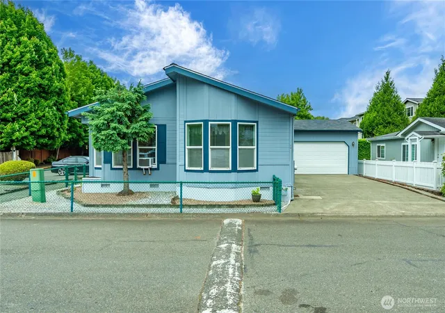 Photo 2 of Sale Pending at 15400 Se 155th Place #1, Renton, WA 98058 | MLS# NWM2540569 | Listing updated on 2026-10-08