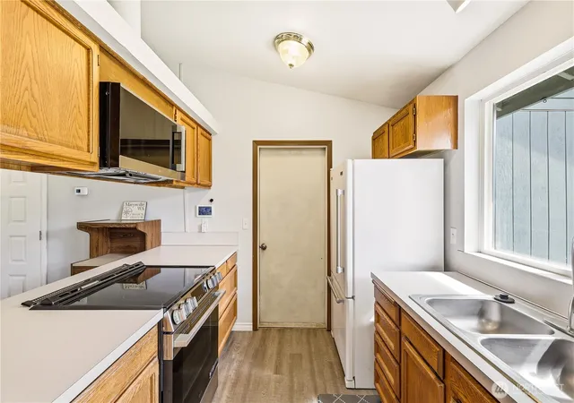 Photo 4 of Single family home for sale at 6524 64th Place NE, Marysville, WA 98270 | MLS# NWM2540802 | Listing updated on 2026-09-22