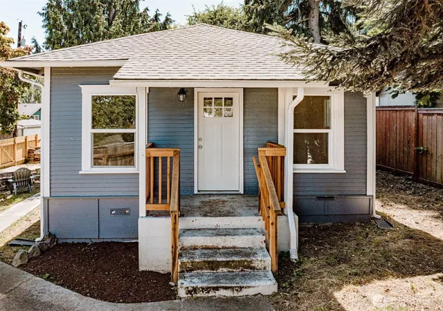 Photo 2 of Single family home for sale at 3714 22nd Street, Everett, WA 98201 | MLS# NWM2540834 | Listing updated on 2026-09-22