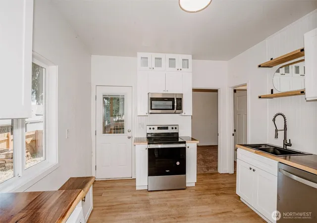Photo 4 of Single family home for sale at 3714 22nd Street, Everett, WA 98201 | MLS# NWM2540834 | Listing updated on 2026-09-22