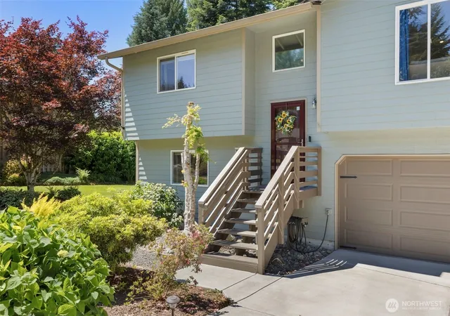 Photo 3 of Sale Pending at 141 Ne Mahonia Dr, Belfair, WA 98528 | MLS# NWM2540977 | Listing updated on 2026-09-22