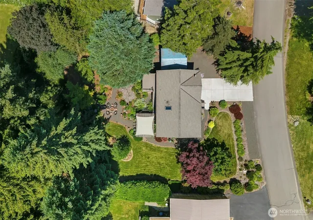 Photo 4 of Sale Pending at 141 NE Mahonia Dr, Belfair, WA 98528 | MLS# NWM2540977 | Listing updated on 2026-09-22
