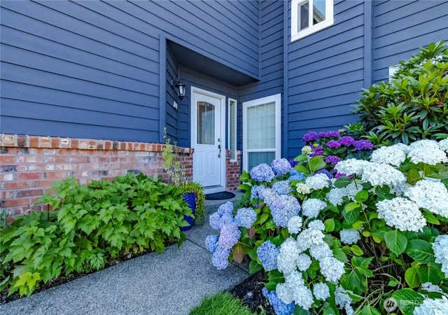 Photo 3 of Single family home for sale at 11703 Se 229th Place, Kent, WA 98031 | MLS# NWM2541117 | Listing updated on 2026-09-22
