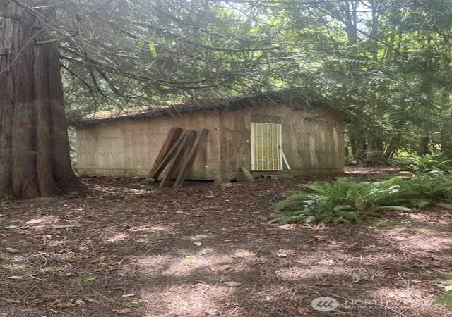 Photo 4 of Single family home for sale at 10395 NE Pine Way, Bainbridge Island, WA 98110 | MLS# NWM2541229 | Listing updated on 2026-09-22
