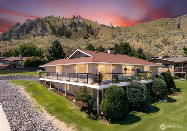 Photo 1 of Single family home for sale at 1202 S Hills Dr, Wenatchee, WA 98801 | MLS# NWM2541231 | Listing updated on 2026-09-22