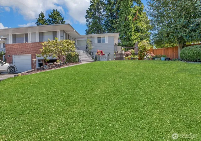 Photo 2 of Sale Pending at 1917  1919 Willow Ln W, University Place, WA 98466 | MLS# NWM2541334 | Listing updated on 2026-09-25