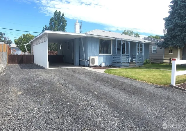 Photo 3 of Single family home for sale at 268 Park Pl Se, Ephrata, WA 98823 | MLS# NWM2541392 | Listing updated on 2026-09-22