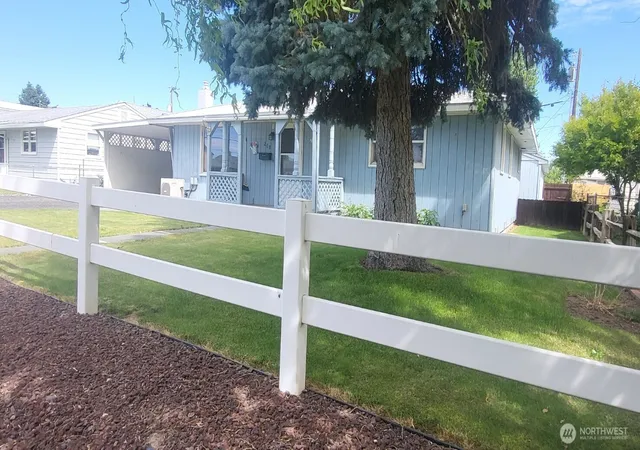 Photo 4 of Single family home for sale at 268 Park Pl SE, Ephrata, WA 98823 | MLS# NWM2541392 | Listing updated on 2026-09-22