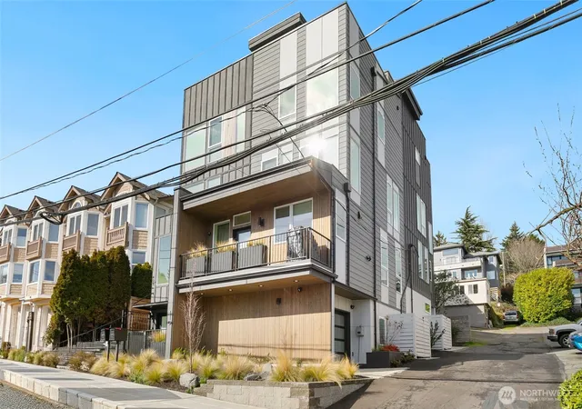 Photo 3 of Single family home for sale at 408 Aloha St, Seattle, WA 98109 | MLS# NWM2541580 | Listing updated on 2026-09-25