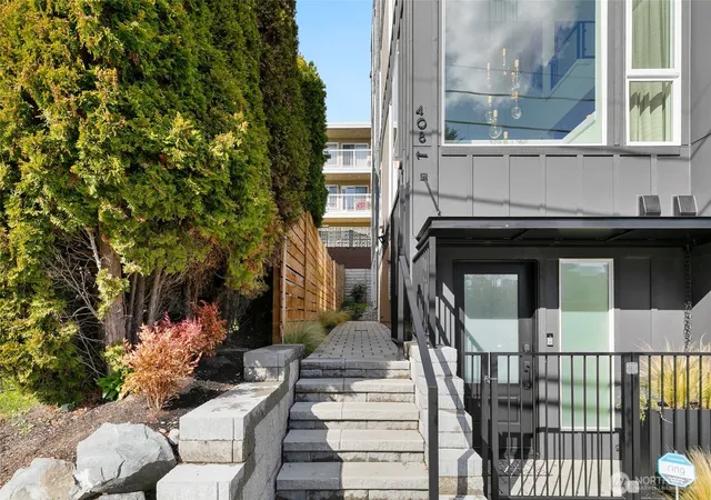 Photo 3 of Condo for sale at 408 Aloha St, Seattle, WA 98109 | MLS# NWM2541580 | Listing updated on 2026-09-25