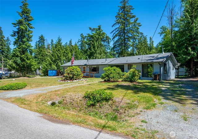 Photo 3 of Single family home for sale at 4554 N Siesta Pl, Oak Harbor, WA 98277 | MLS# NWM2541987 | Listing updated on 2026-09-22