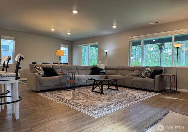 Photo 2 of Single family home for sale at 927 Vine Maple St Se, Lacey, WA 98503 | MLS# NWM2542128 | Listing updated on 2026-09-22
