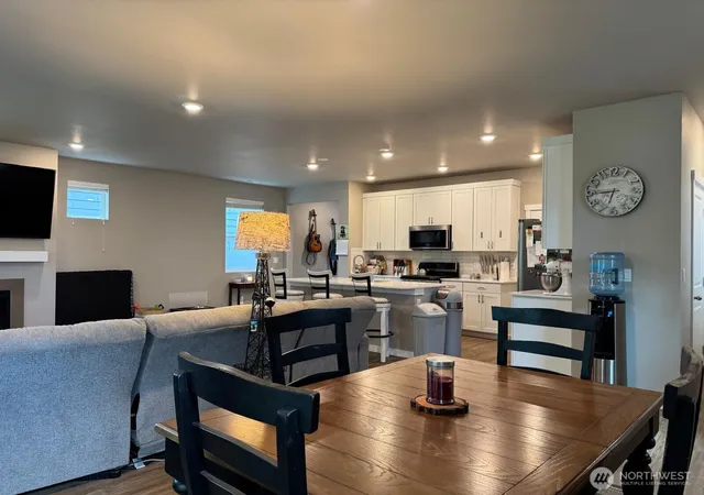 Photo 3 of Single family home for sale at 927 Vine Maple St SE, Lacey, WA 98503 | MLS# NWM2542128 | Listing updated on 2026-09-22